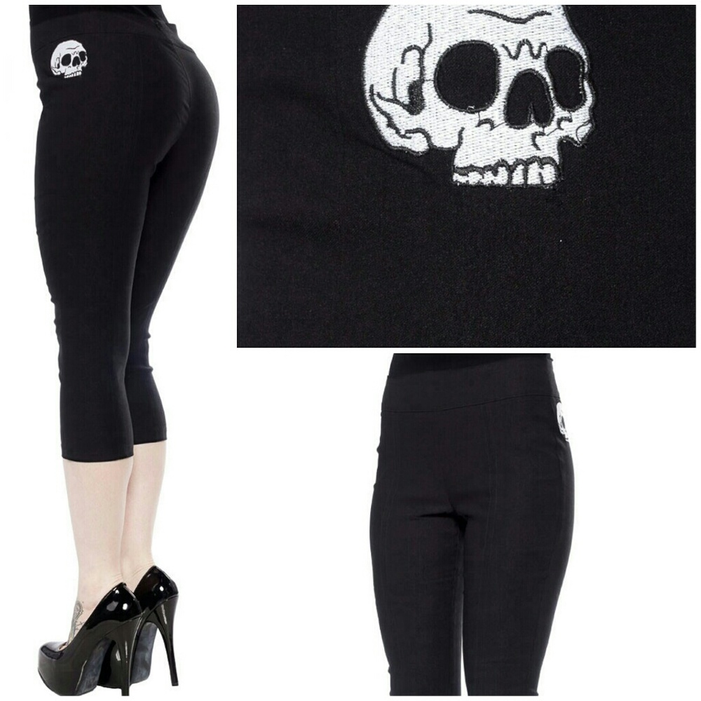 SOURPUSS BLACK CAPRIS WITH SKULL DETAIL